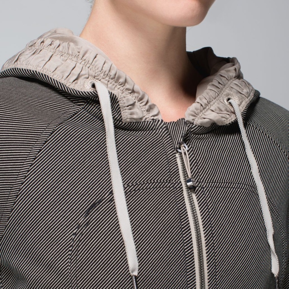 Lululemon Movement Jacket - Picture 4 of 11